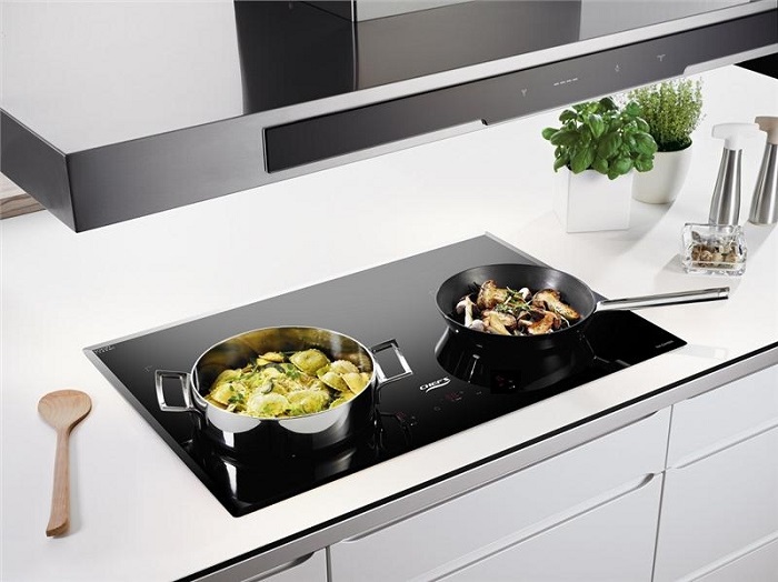 So sánh bếp từ Bosch và bếp từ Chefs  